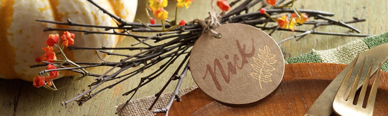 Rustic place cards for holiday decor